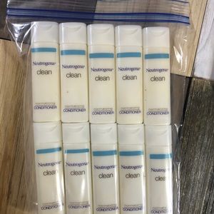 10 Neutrogena Clean Normalizing Conditioner Mini